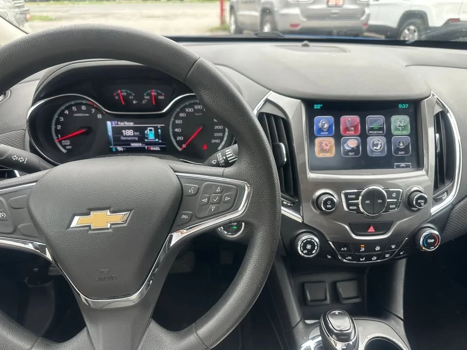 2017 Chevrolet Cruze - Image 8 of 10