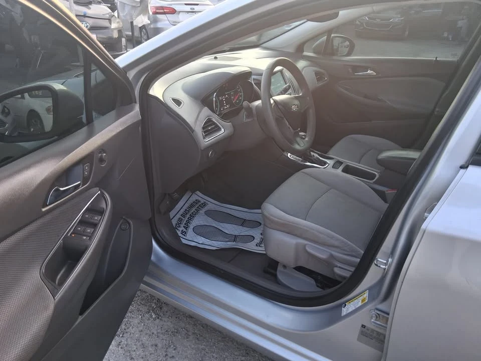 2017 Chevrolet Cruze - Image 5 of 10