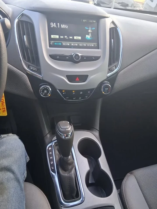 2017 Chevrolet Cruze - Image 7 of 10