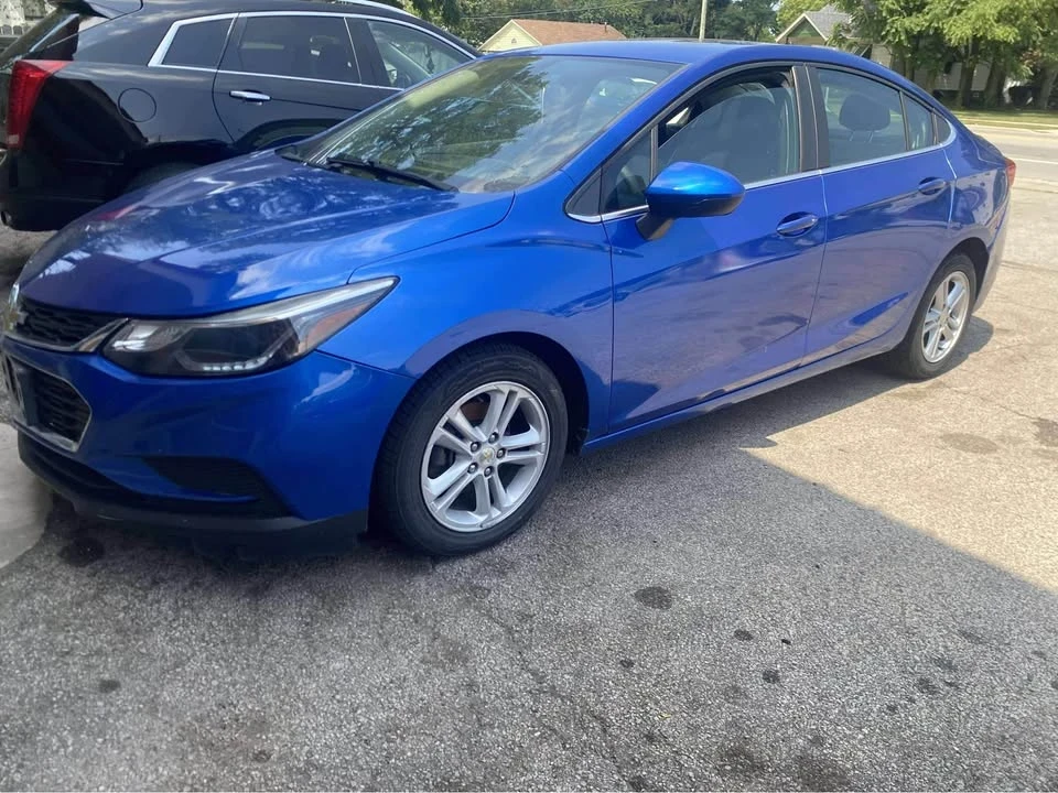 2017 Chevrolet Cruze - Image 2 of 2