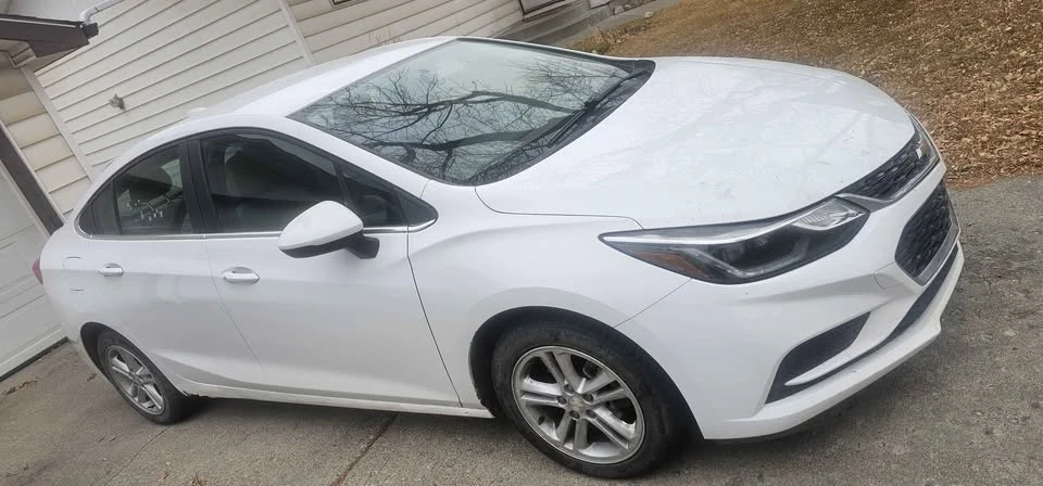 2017 Chevrolet Cruze - Image 2 of 5