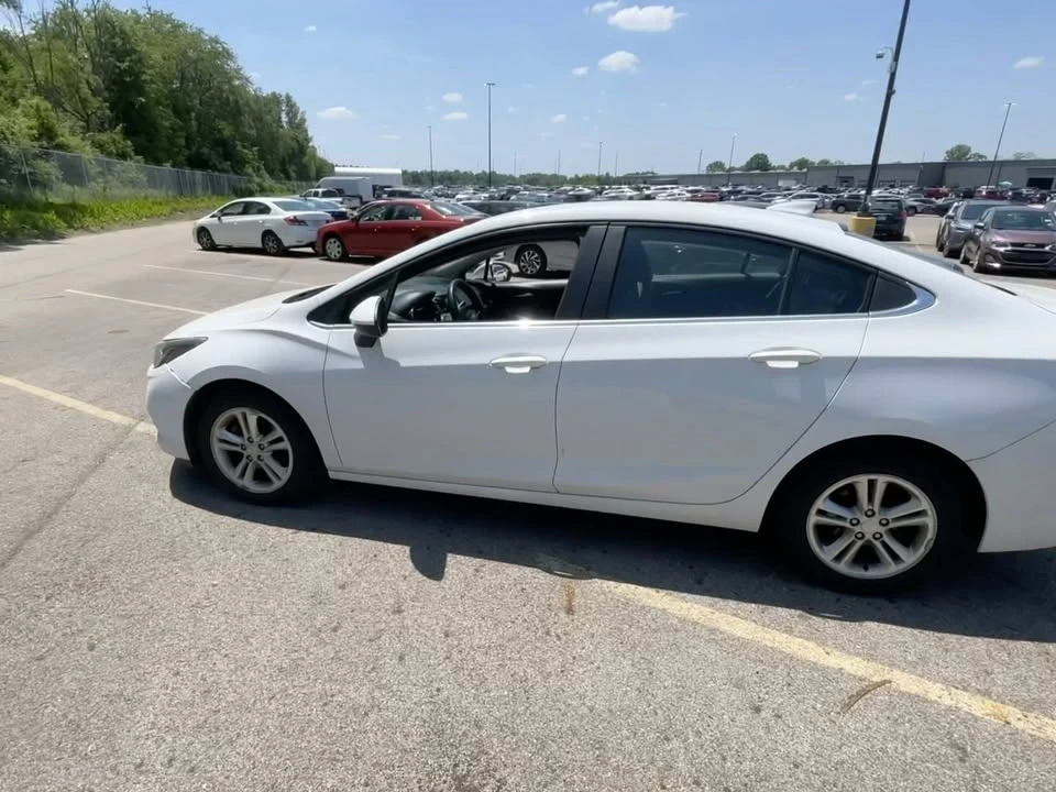 2017 Chevrolet Cruze - Image 2 of 4
