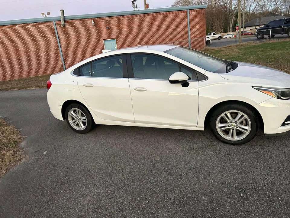 2017 Chevrolet Cruze - Image 2 of 7