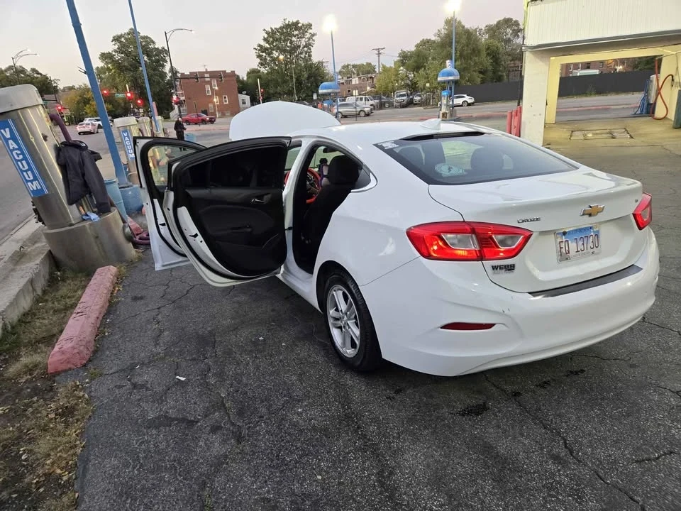2017 Chevrolet Cruze - Image 8 of 10