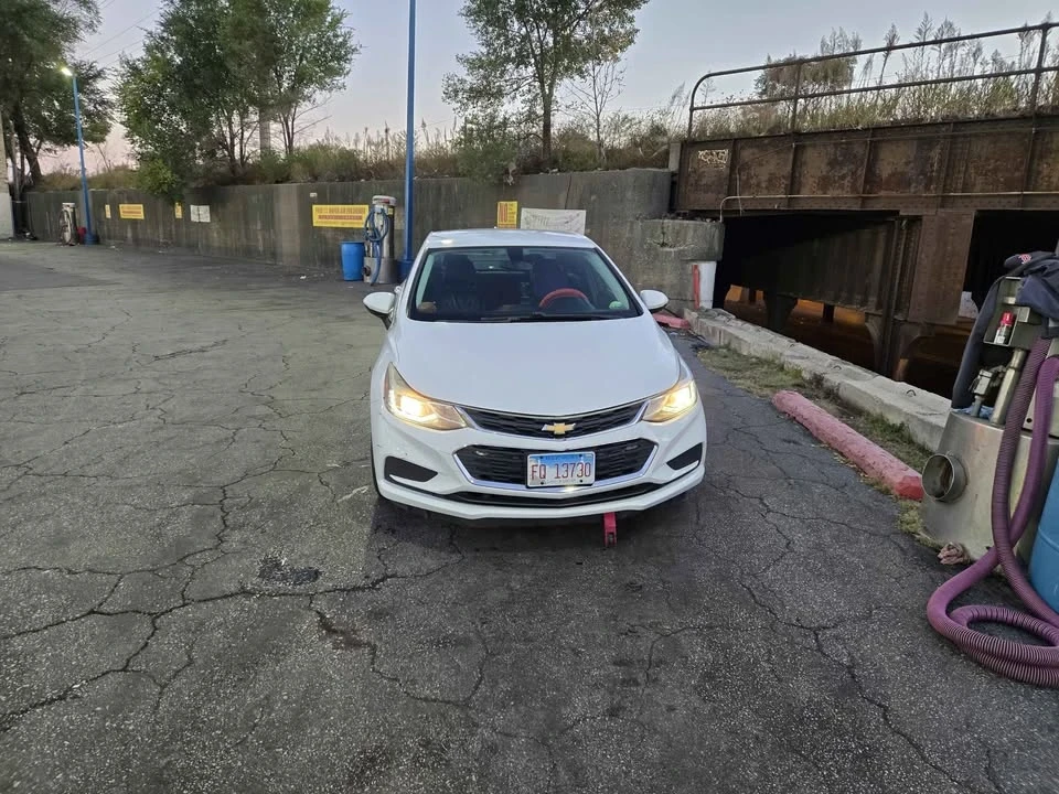 2017 Chevrolet Cruze - Image 2 of 10