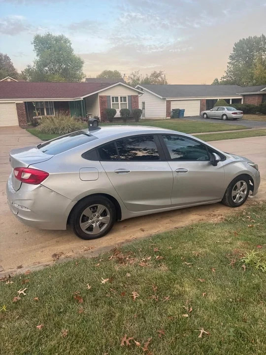 2017 Chevrolet Cruze - Image 2 of 5