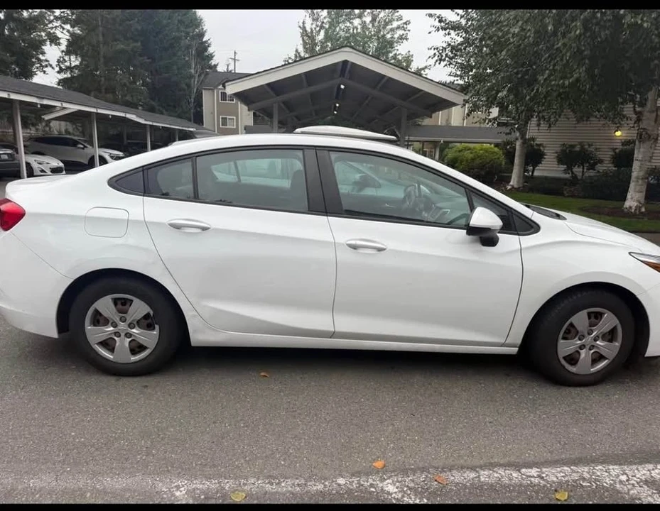 2017 Chevrolet Cruze - Image 2 of 6