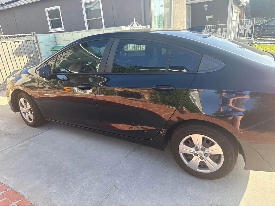 2017 Chevrolet Cruze - Image 2 of 3