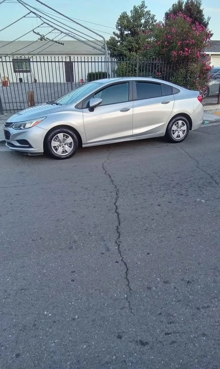 2017 Chevrolet Cruze - Image 5 of 18