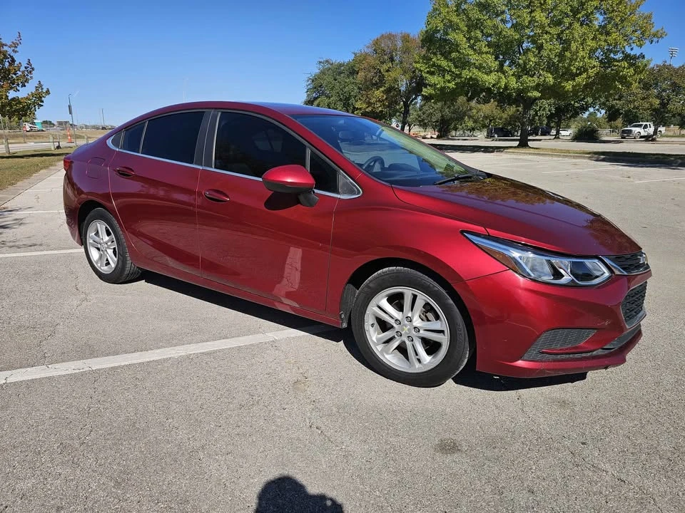 2017 Chevrolet Cruze - Image 2 of 9