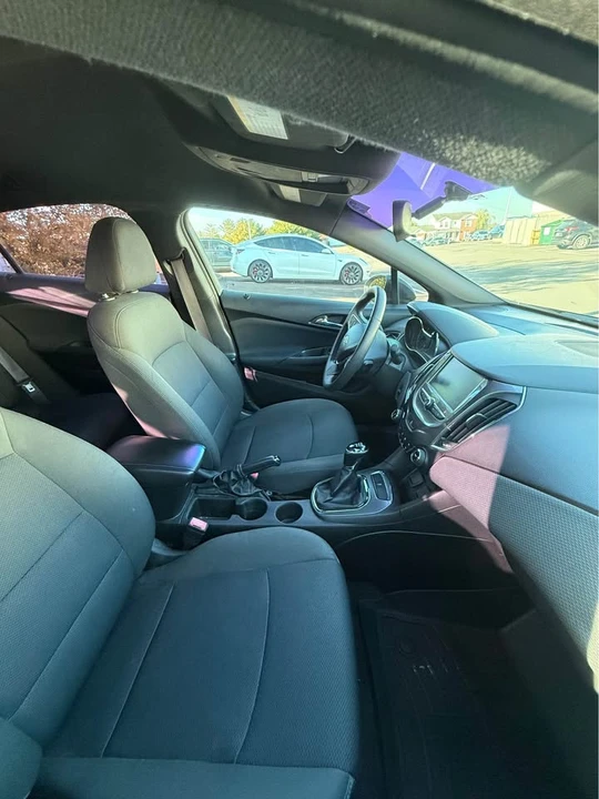2017 Chevrolet Cruze - Image 8 of 10