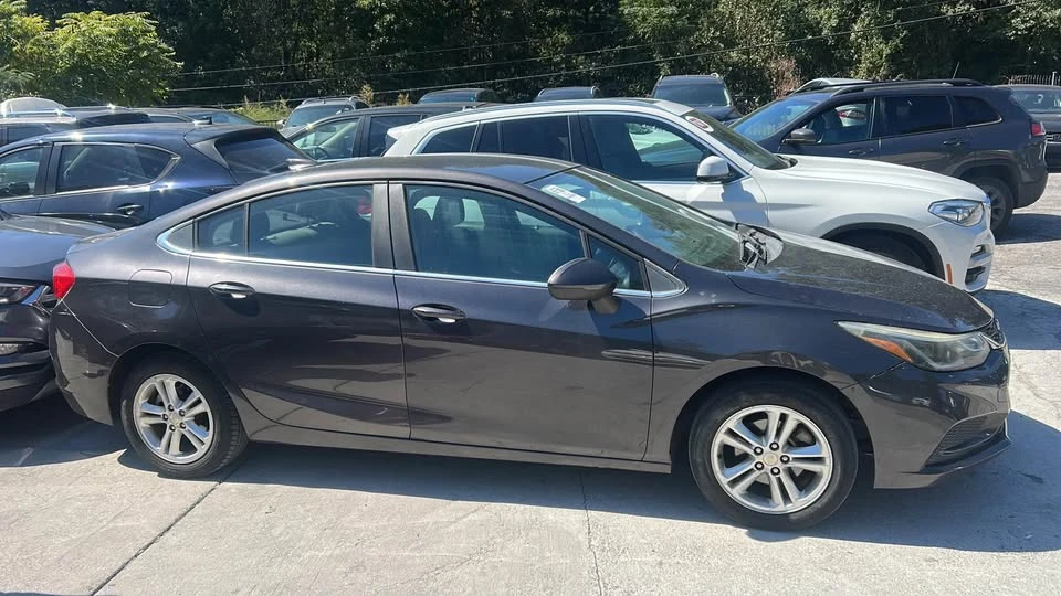 2017 Chevrolet Cruze - Image 3 of 7