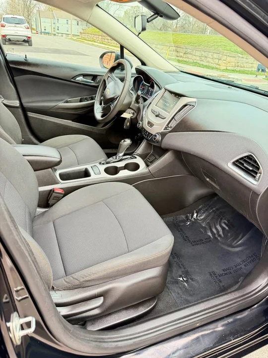 2017 Chevrolet Cruze - Image 9 of 20