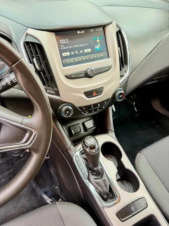 2017 Chevrolet Cruze - Image 11 of 20