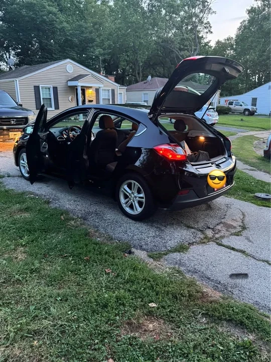 2017 Chevrolet Cruze - Image 2 of 2