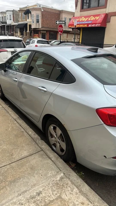 2017 Chevrolet Cruze - Image 2 of 3