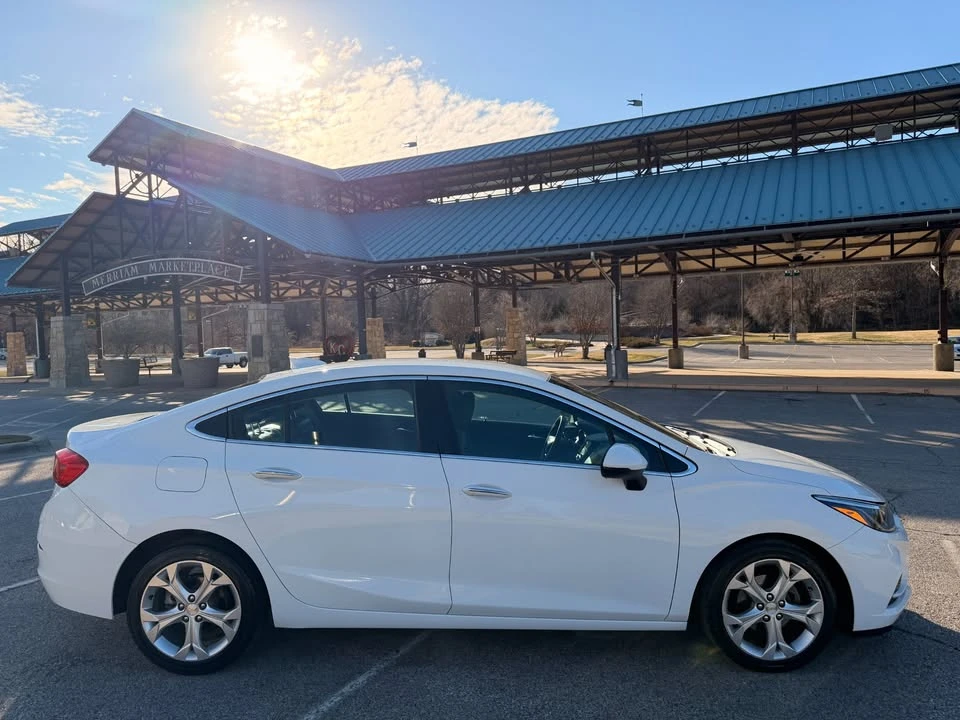 2017 Chevrolet Cruze - Image 2 of 20