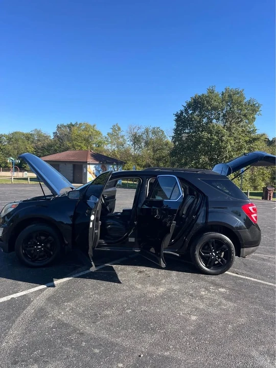 2017 Chevrolet Equinox - Image 2 of 11