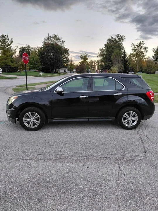 2017 Chevrolet Equinox - Image 2 of 7