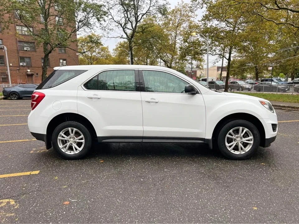 2017 Chevrolet Equinox - Image 2 of 16