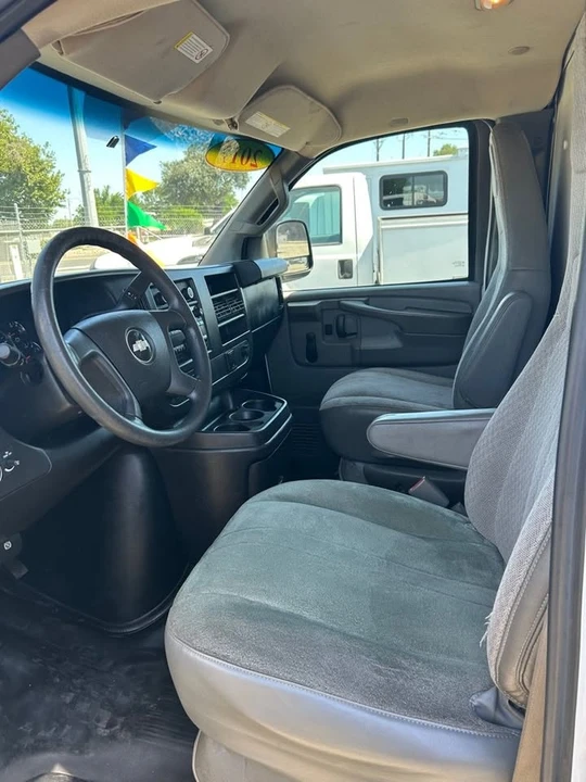 2017 Chevrolet Express - Image 7 of 9