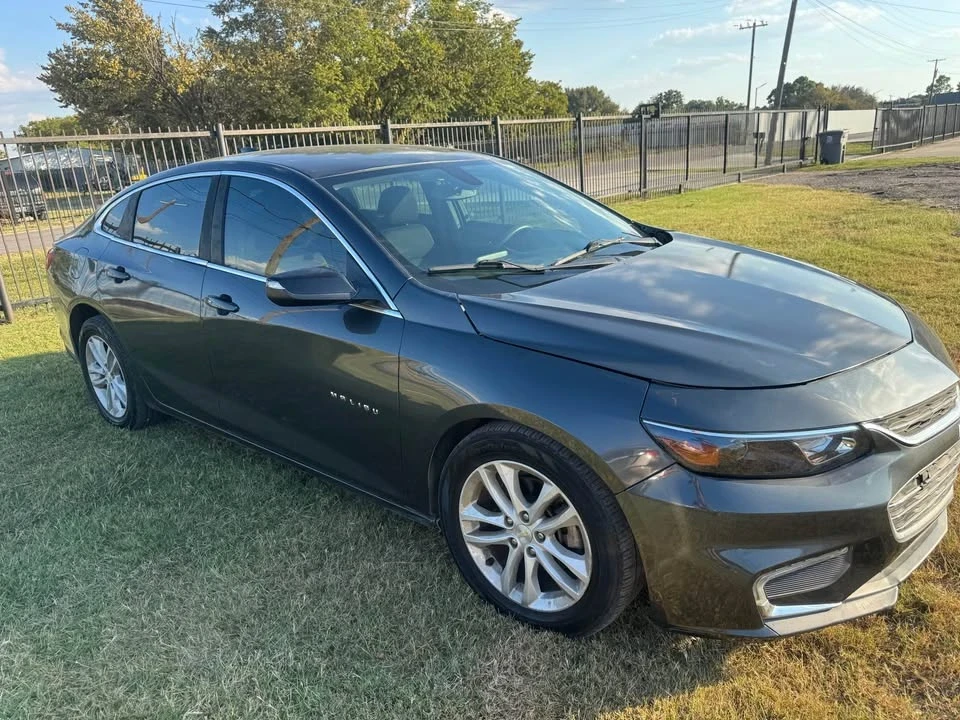 2017 Chevrolet Malibu - Image 2 of 9