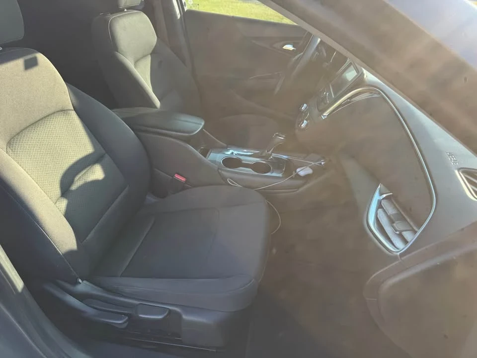2017 Chevrolet Malibu - Image 8 of 9