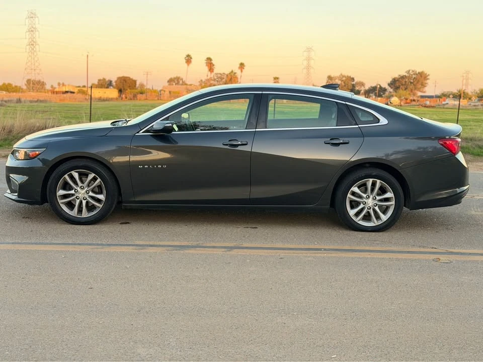 2017 Chevrolet Malibu - Image 8 of 18