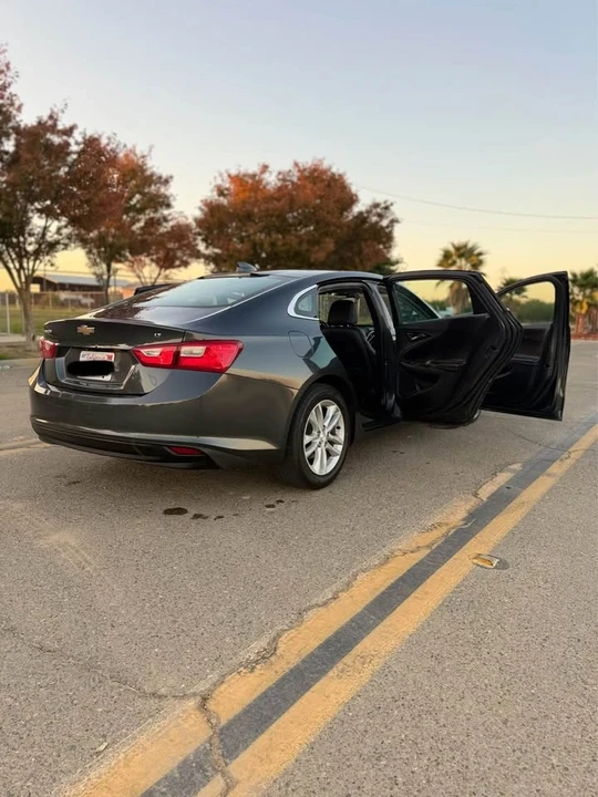 2017 Chevrolet Malibu - Image 4 of 12