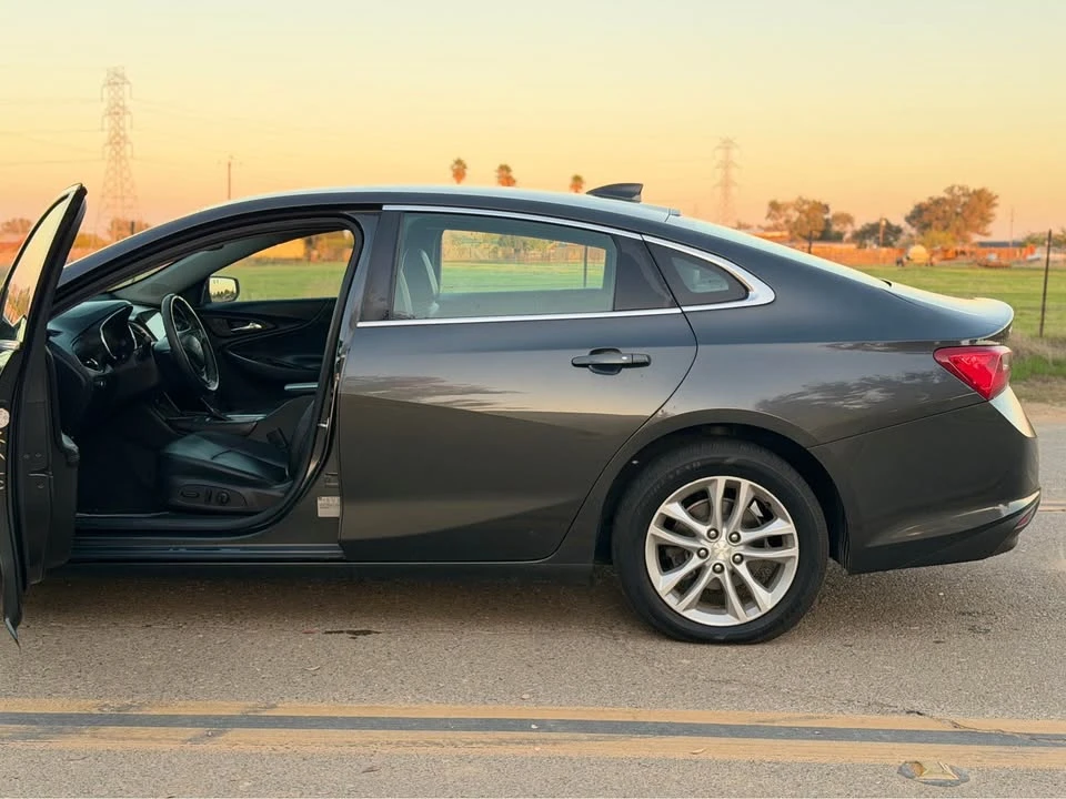 2017 Chevrolet Malibu - Image 12 of 18