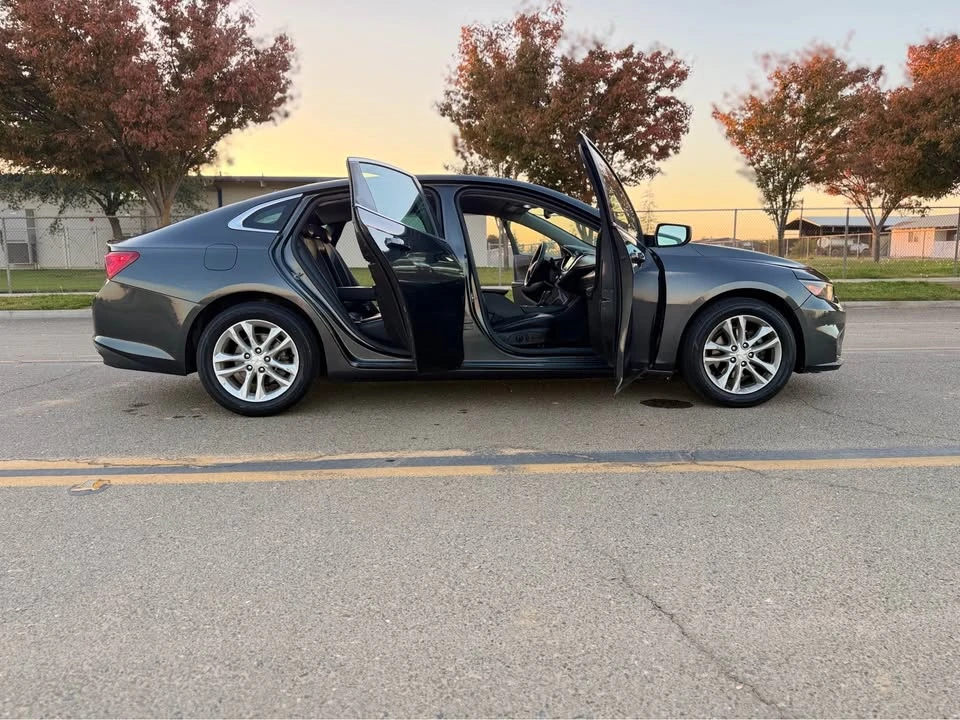 2017 Chevrolet Malibu - Image 4 of 13
