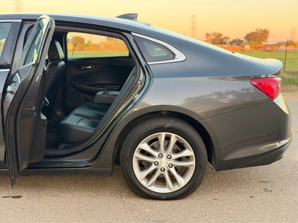 2017 Chevrolet Malibu - Image 9 of 18