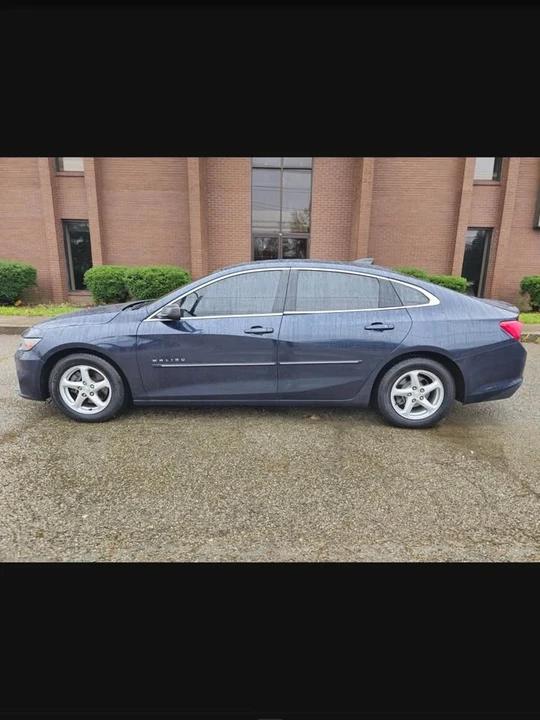 2017 Chevrolet Malibu - Image 2 of 17