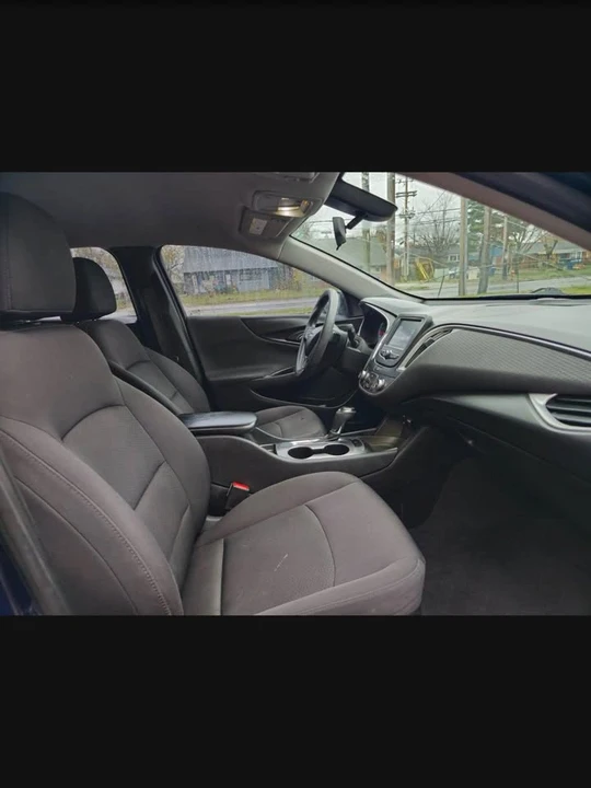 2017 Chevrolet Malibu - Image 10 of 17