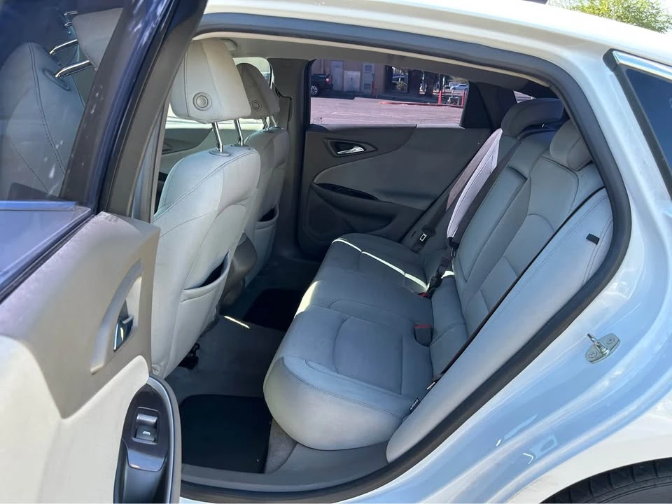 2017 Chevrolet Malibu - Image 9 of 12