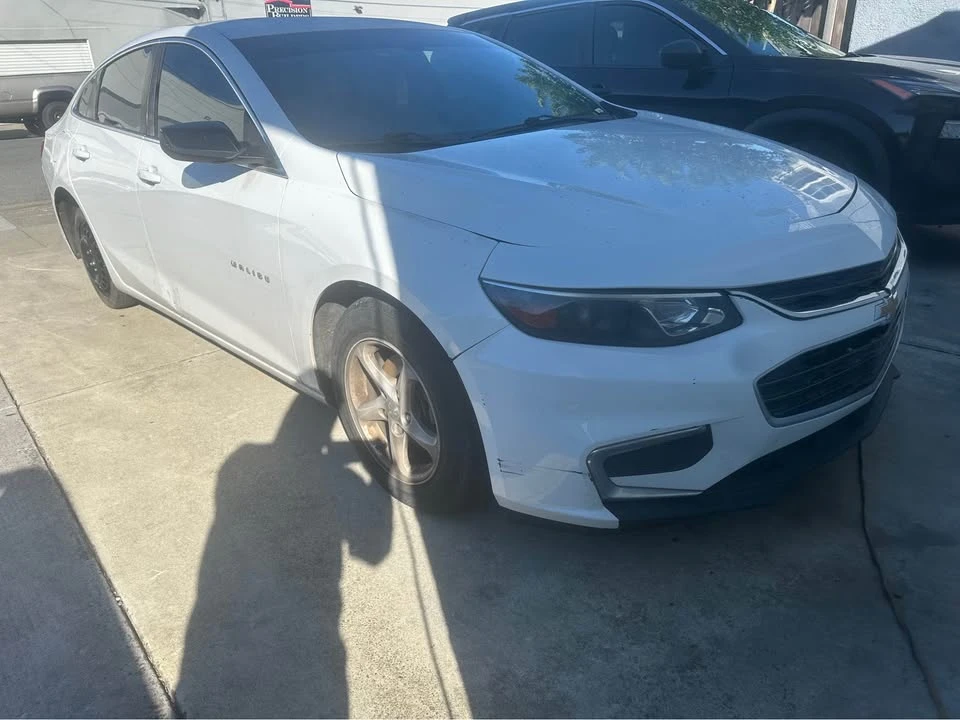 2017 Chevrolet Malibu - Image 2 of 8