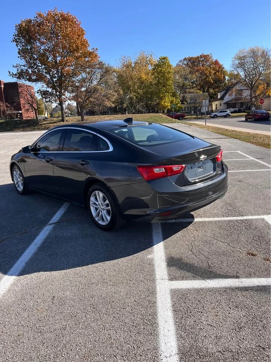 2017 Chevrolet Malibu - Image 2 of 11