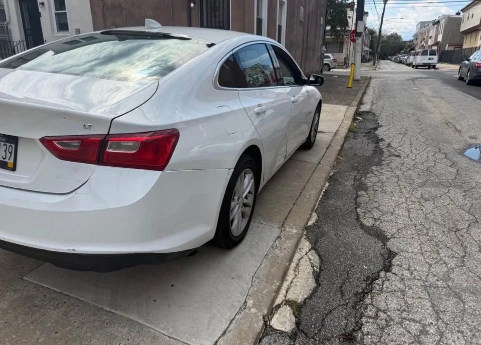 2017 Chevrolet Malibu - Image 4 of 10