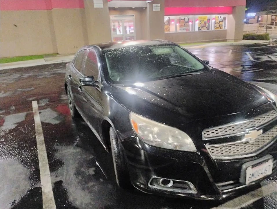 2017 Chevrolet Malibu - Image 2 of 2