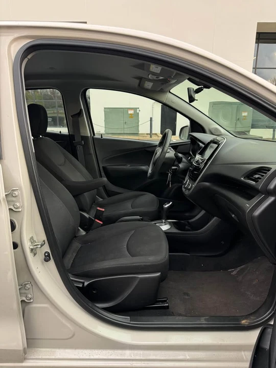 2017 Chevrolet Spark - Image 13 of 17
