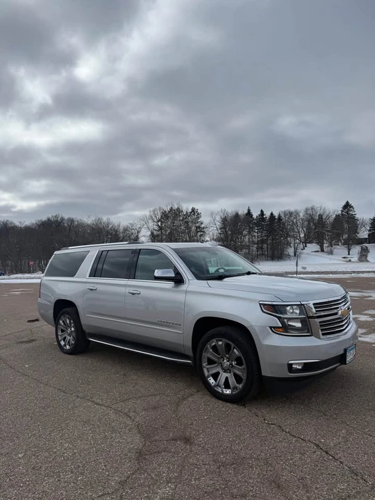 2017 Chevrolet Suburban 11th Gen - Image 3 of 12