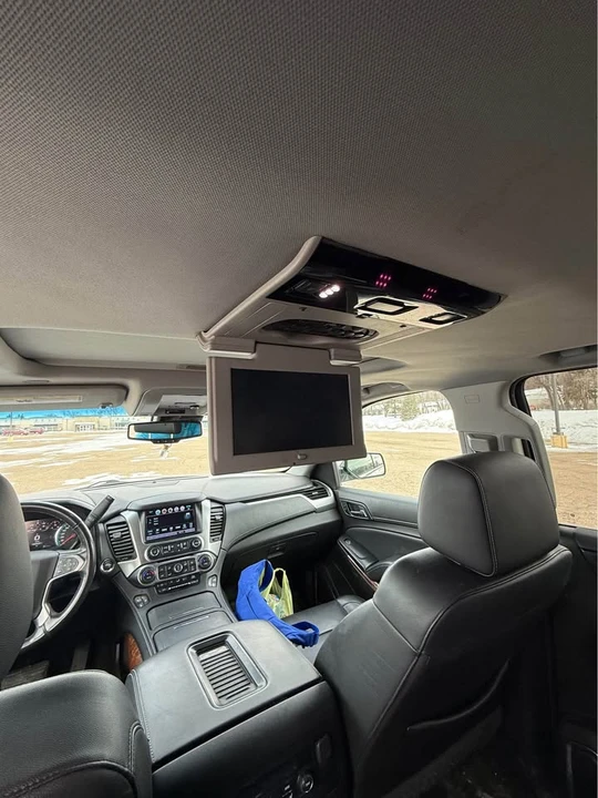 2017 Chevrolet Suburban 11th Gen - Image 10 of 12
