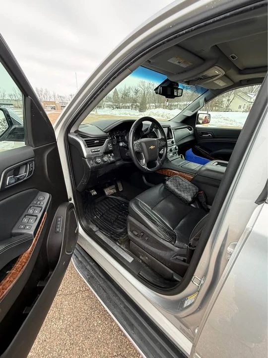 2017 Chevrolet Suburban 11th Gen - Image 8 of 12