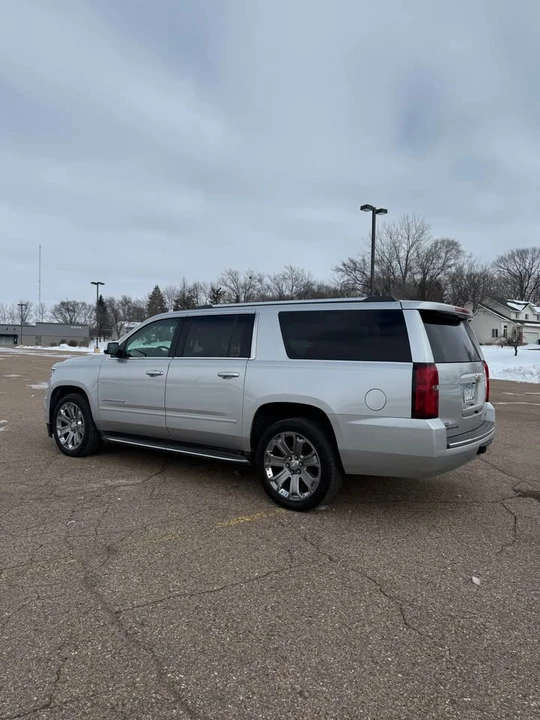 2017 Chevrolet Suburban 11th Gen - Image 4 of 12