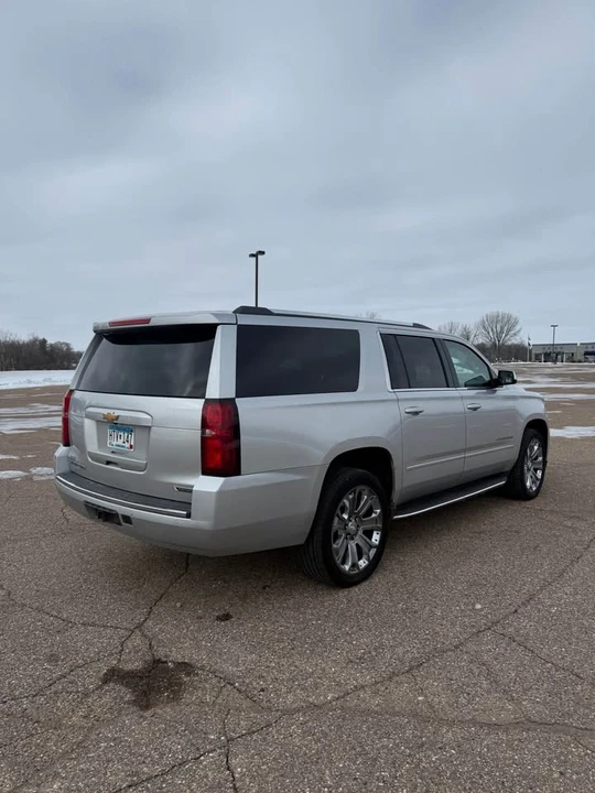 2017 Chevrolet Suburban 11th Gen - Image 6 of 12
