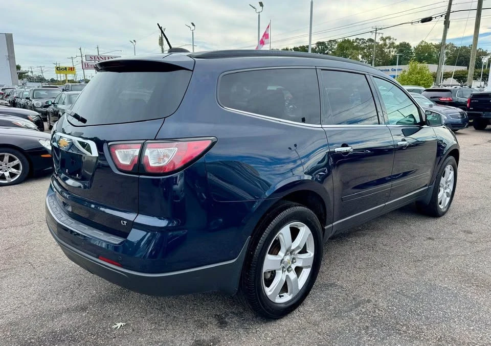 2017 Chevrolet Traverse - Image 2 of 20