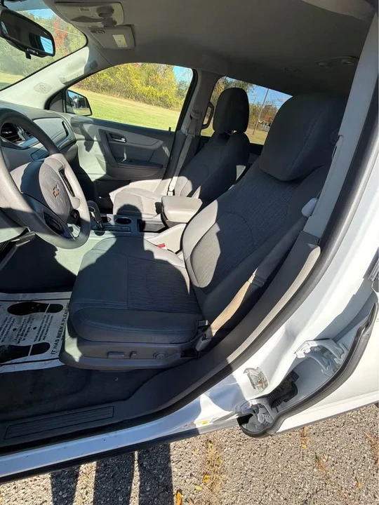 2017 Chevrolet Traverse - Image 11 of 15