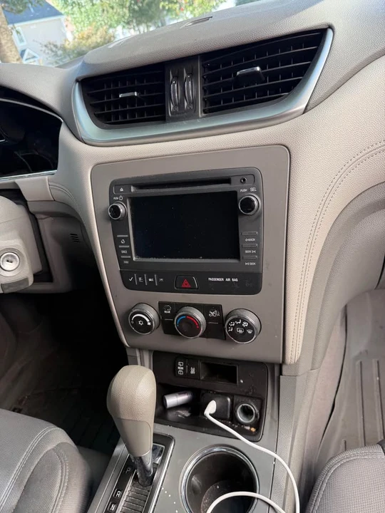 2017 Chevrolet Traverse - Image 6 of 8