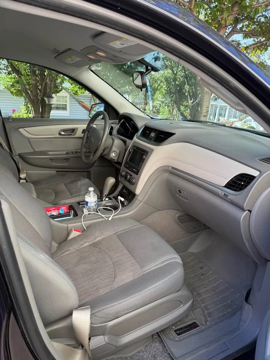 2017 Chevrolet Traverse - Image 2 of 8