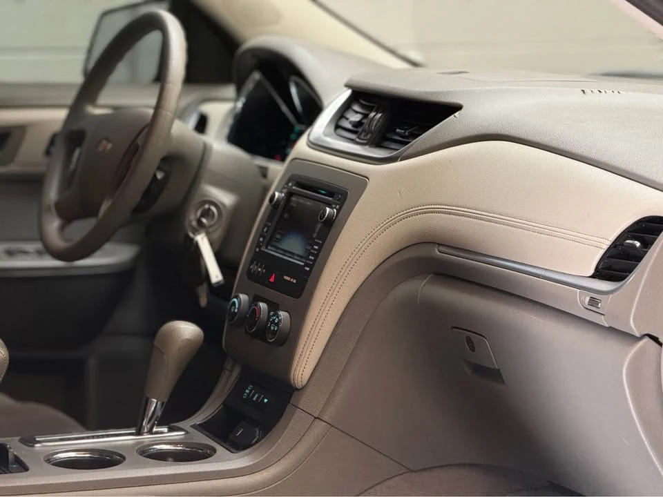 2017 Chevrolet Traverse - Image 2 of 18